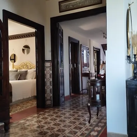 Luxury Colonial Country *